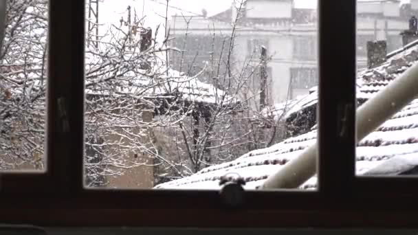 冬天寒冷的几个月里 窗上形成了雪晶 — 图库视频影像