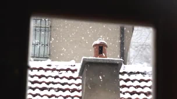 冬天寒冷的几个月里 窗上形成了雪晶 — 图库视频影像