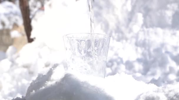 Een Drinkbaar Water Met Een Hoge Waarde — Stockvideo