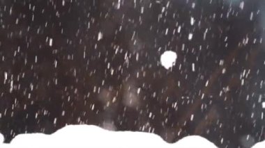 Güzel bir gün ve kar taneleri yağmaya devam ediyor..