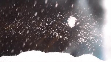 Güzel bir gün ve kar taneleri yağmaya devam ediyor..