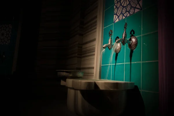 用烛光照明的传统土耳其浴池 — 图库照片