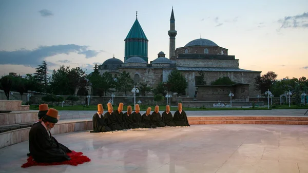 Föreställning Dervishes Virvlande Vid Religiös Ceremoni Mevlana Museum Konya Turkiet — Stockfoto