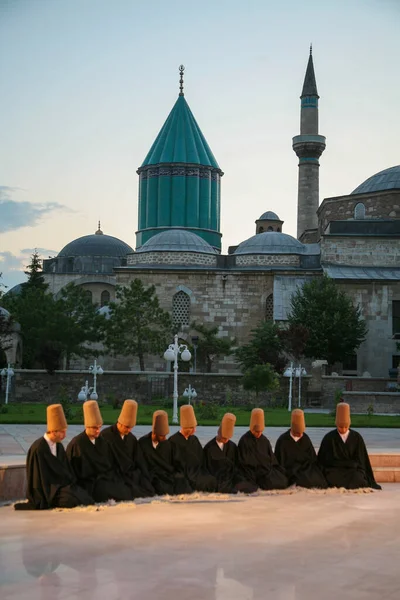 Kinerja Derivish Berputar Pada Upacara Keagamaan Museum Mevlana Konya Turki — Stok Foto