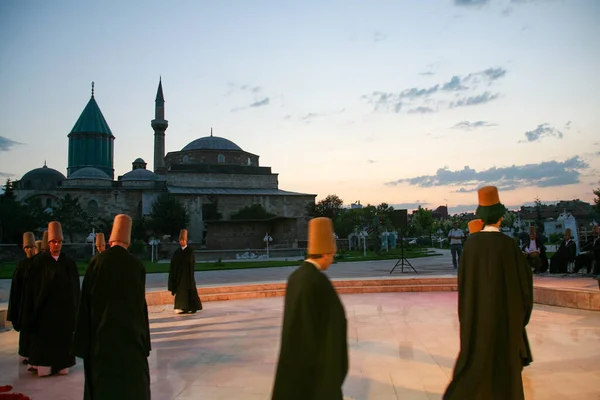 Realização Dervixes Rodopiando Uma Cerimônia Religiosa Museu Mevlana Konya Turquia — Fotografia de Stock