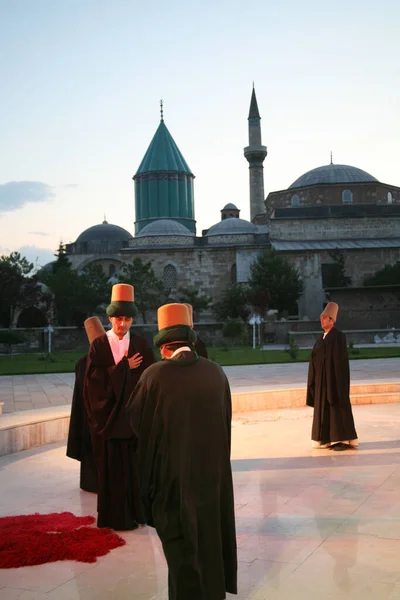 Optreden Van Derwisj Wervelend Bij Religieuze Ceremonie Mevlana Museum Konya — Stockfoto