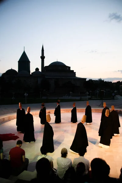 Realização Dervixes Rodopiando Uma Cerimônia Religiosa Museu Mevlana Konya Turquia — Fotografia de Stock