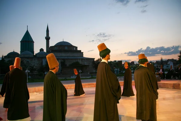 Föreställning Dervishes Virvlande Vid Religiös Ceremoni Mevlana Museum Konya Turkiet — Stockfoto