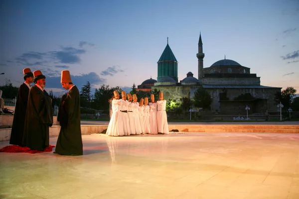 Realización Derviches Girando Una Ceremonia Religiosa Museo Mevlana Konya Turquía —  Fotos de Stock