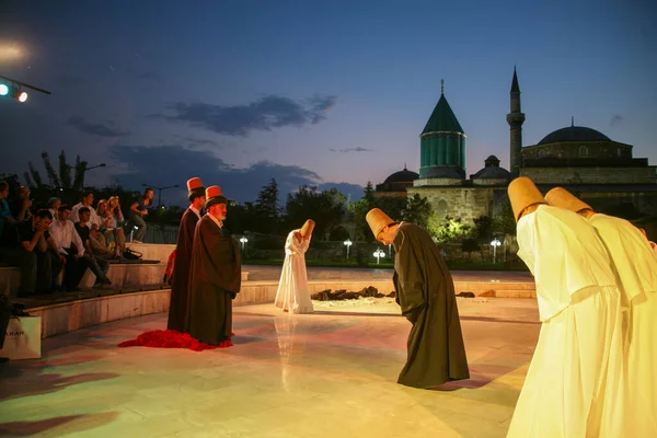 Föreställning Dervishes Virvlande Vid Religiös Ceremoni Mevlana Museum Konya Turkiet — Stockfoto