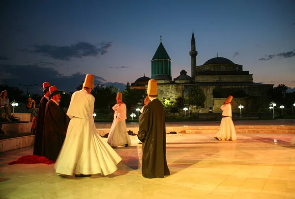 Föreställning Dervishes Virvlande Vid Religiös Ceremoni Mevlana Museum Konya Turkiet — Stockfoto