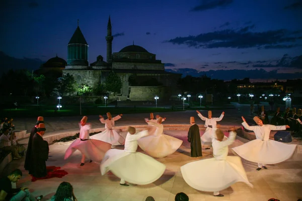 Föreställning Dervishes Virvlande Vid Religiös Ceremoni Mevlana Museum Konya Turkiet — Stockfoto