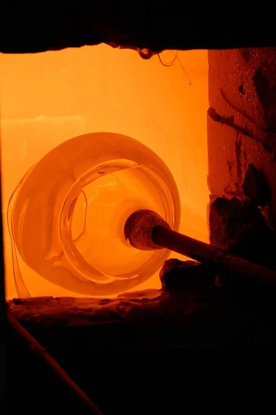 Bardaklar Yüksek Sıcaklıkta Fırında Pişirilir — Stok fotoğraf