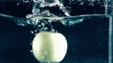 Organik sıkılmış taze meyve suyu