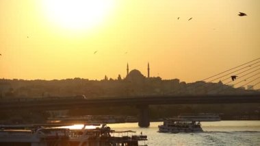 İstanbul 'da Süleyman Camii' nin arkasında gün batımı