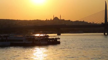 23 Mayıs 2016, Türkiye. Galata Köprüsü 'nden İstanbul' un gün batımı manzarası.