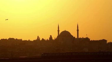 İstanbul 'da Süleyman Camii' nin arkasında gün batımı
