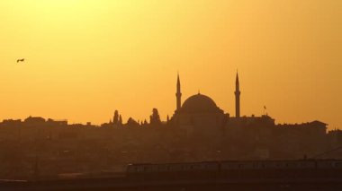 İstanbul 'da Süleyman Camii' nin arkasında gün batımı