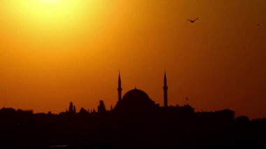 İstanbul 'da Süleyman Camii' nin arkasında gün batımı
