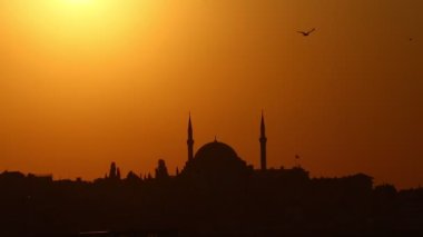 İstanbul 'da Süleyman Camii' nin arkasında gün batımı