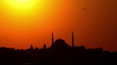 İstanbul 'da Süleyman Camii' nin arkasında gün batımı