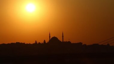 İstanbul 'da Süleyman Camii' nin arkasında gün batımı