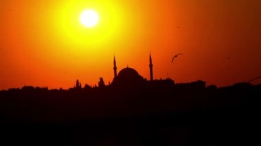 İstanbul 'da Süleyman Camii' nin arkasında gün batımı