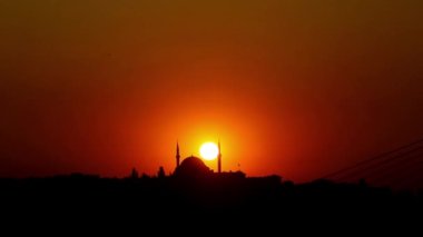 İstanbul 'da Süleyman Camii' nin arkasında gün batımı