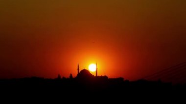 İstanbul 'da Süleyman Camii' nin arkasında gün batımı