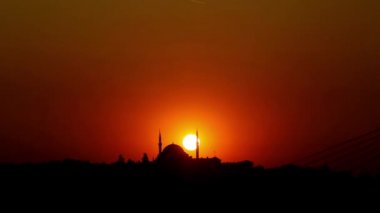 İstanbul 'da Süleyman Camii' nin arkasında gün batımı