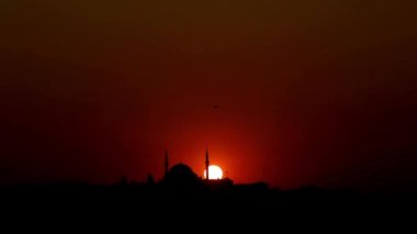 İstanbul 'da Süleyman Camii' nin arkasında gün batımı