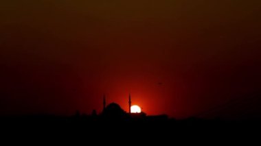 İstanbul 'da Süleyman Camii' nin arkasında gün batımı