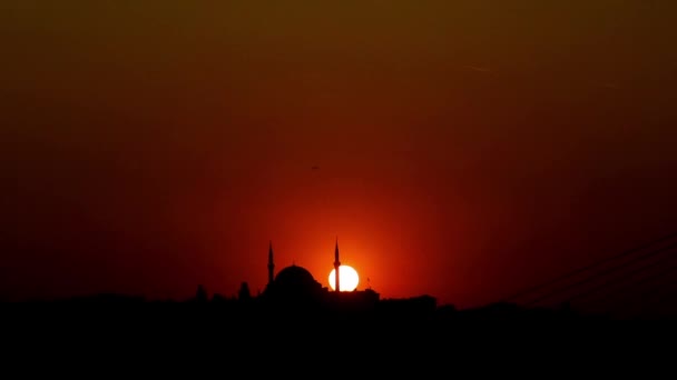 Ηλιοβασίλεμα Πίσω Από Τζαμί Suleymaniye Στη Διάσημη Πόλη Της Ιστανμπούλ — Αρχείο Βίντεο