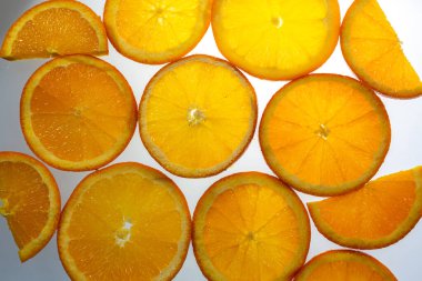 Organik sıkılmış taze meyve suyu