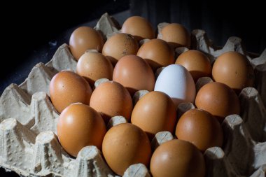 Annem çocukları için pastane ürünleri hazırlayacak.