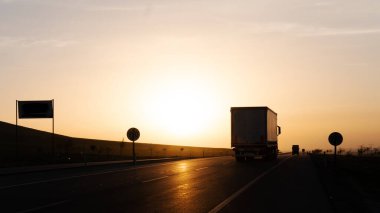 Gün doğumunda dışarıya aktarılacak araçlar 