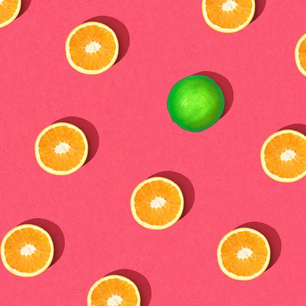 Colorful Pattern Oranges One Green Lemon Pink Background Isolated Wallpaper — Stock Photo, Image