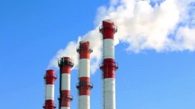 Endüstriyel Tesis fuming. 1080p.