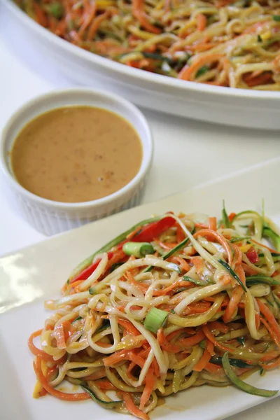 Salade de nouilles aux légumes — Photo