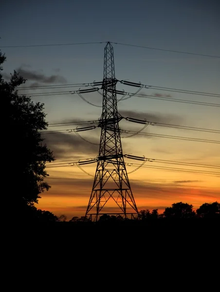 Pyloon bij zonsondergang — Stockfoto