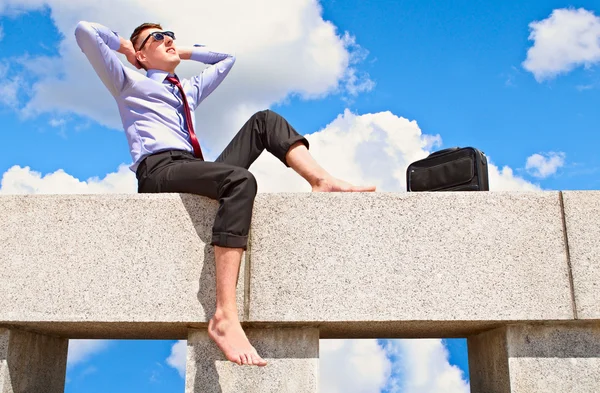 Satisfied with a guy on the roof — Stock Photo, Image
