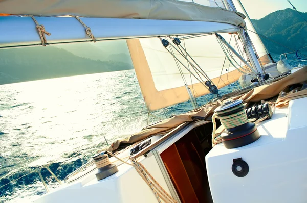 Sailing yacht under sail — Stock Photo, Image