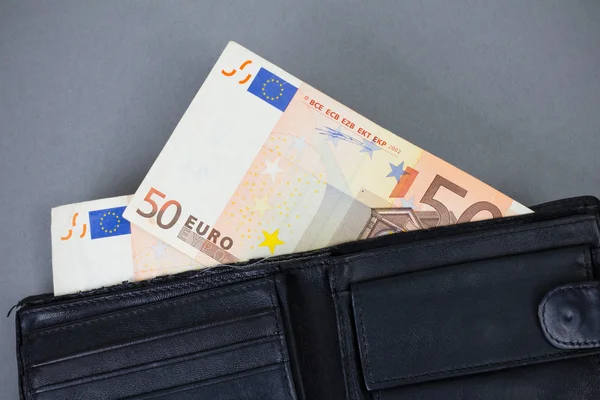 Dos billetes por un valor nominal de 50 euros —  Fotos de Stock