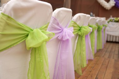 Ipek kurdele ile düğün sandalye