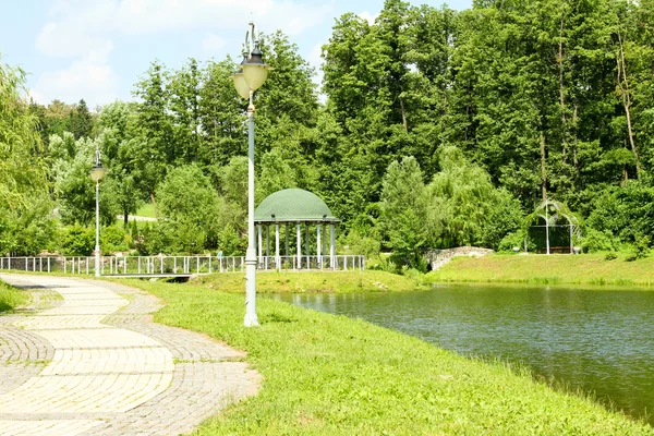 Park with a rotunda — Stock Photo, Image