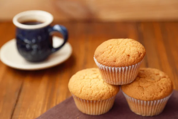 Muffin mit Kaffee — Stockfoto