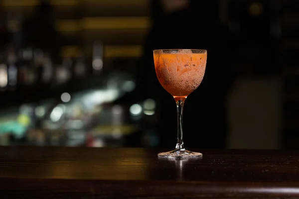 Beautiful Orange Cocktail Bar Counter Bokeh Creative Serving — 图库照片