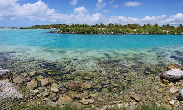 Hermosa isla deshabitada — Foto de Stock