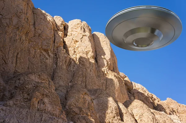 UFO in de rotsen — Stockfoto