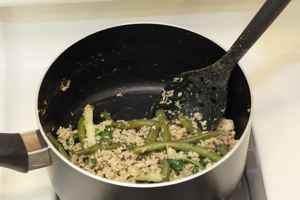 Cooking Salmon with Green Beans — Stock Photo, Image